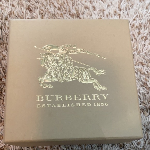 Beautiful Authentic Burberry Watch - Picture 3 of 7